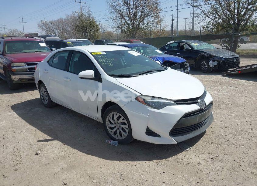 2019 Toyota Corolla LE (VIN 5YFBURHE9KP882604) main photo