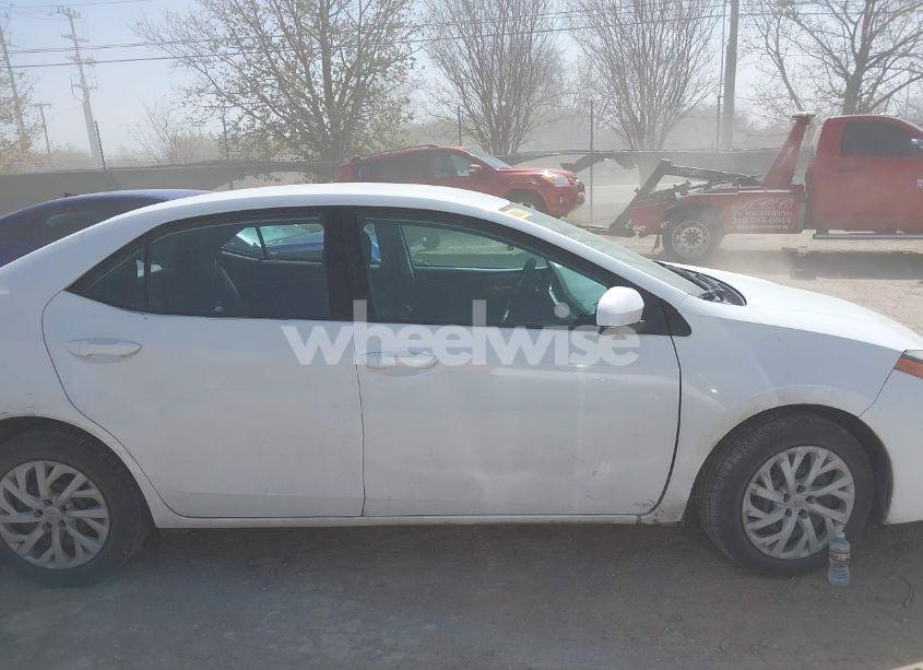 Photo 13 of 2019 Toyota Corolla LE (VIN 5YFBURHE9KP882604)