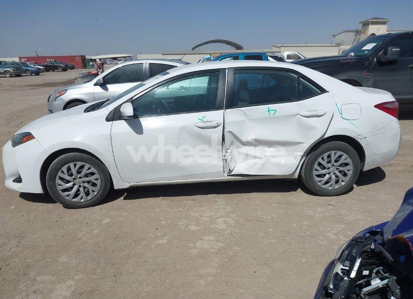 Photo 14 of 2019 Toyota Corolla LE (VIN 5YFBURHE9KP882604)