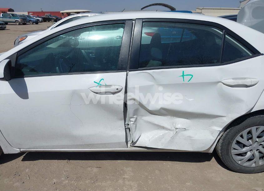 Photo 6 of 2019 Toyota Corolla LE (VIN 5YFBURHE9KP882604)