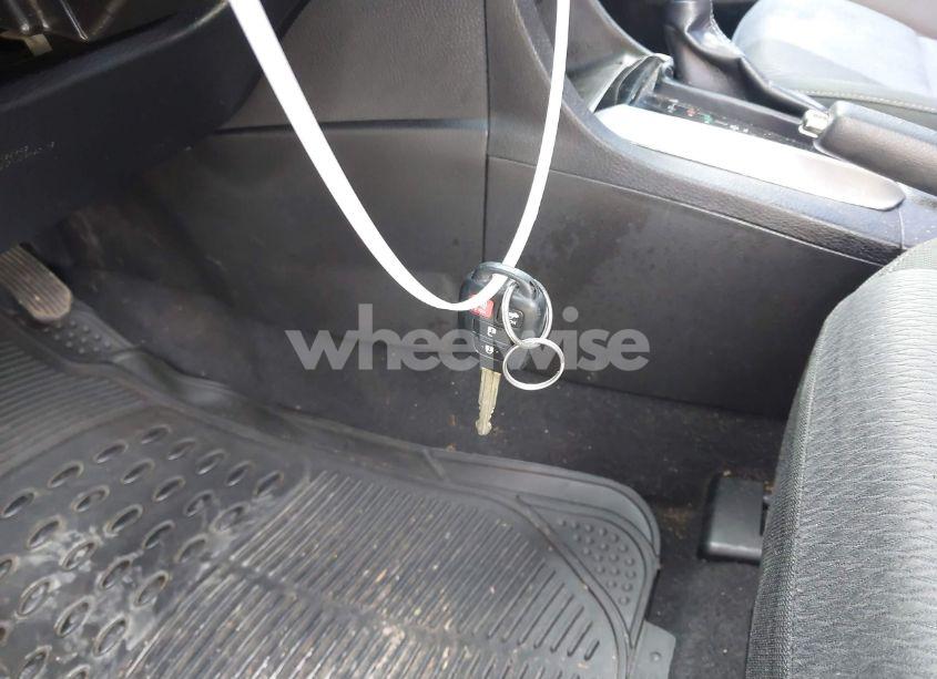 Photo 17 of 2019 Toyota Corolla LE (VIN 5YFBURHE9KP886488)