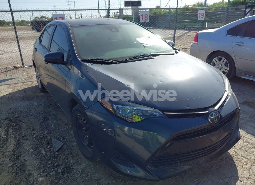 2019 Toyota Corolla LE (VIN 5YFBURHE9KP890475) main photo