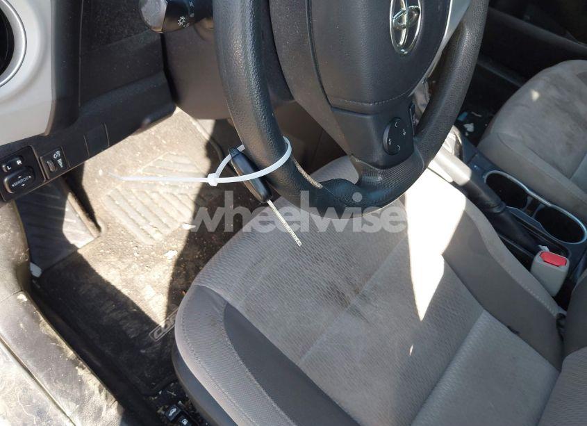Photo 11 of 2019 Toyota Corolla LE (VIN 5YFBURHE9KP890475)