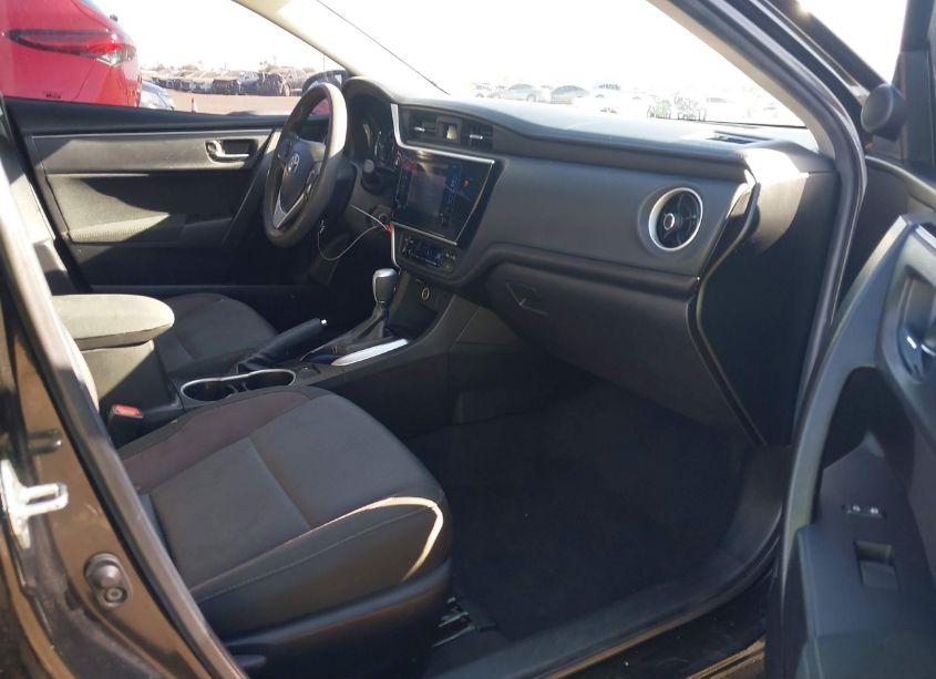 Photo 5 of 2019 Toyota Corolla LE (VIN 5YFBURHE9KP908473)