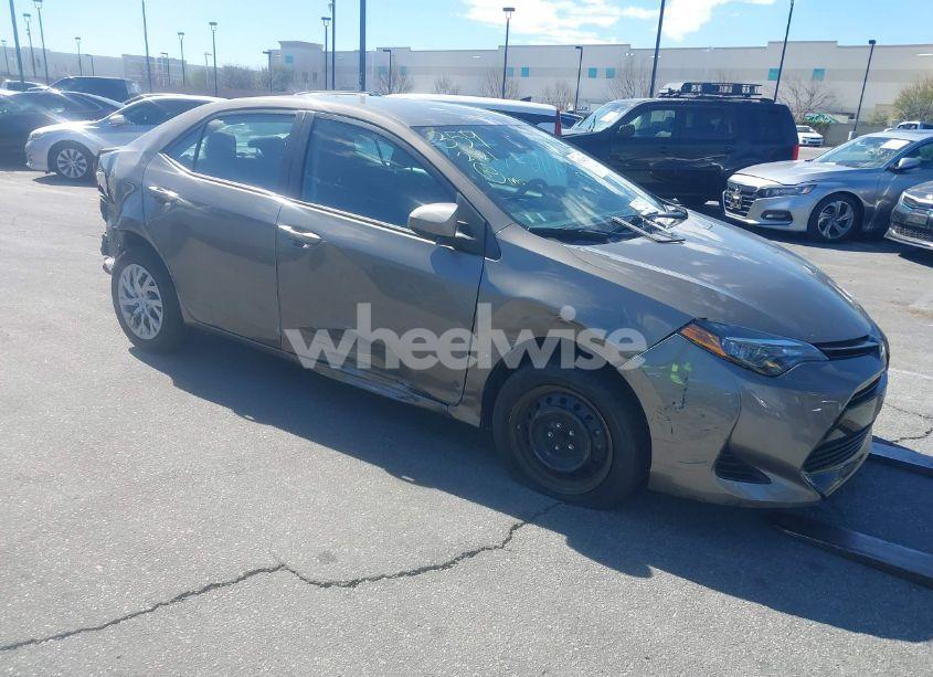2019 Toyota Corolla LE (VIN 5YFBURHE9KP909851) main photo
