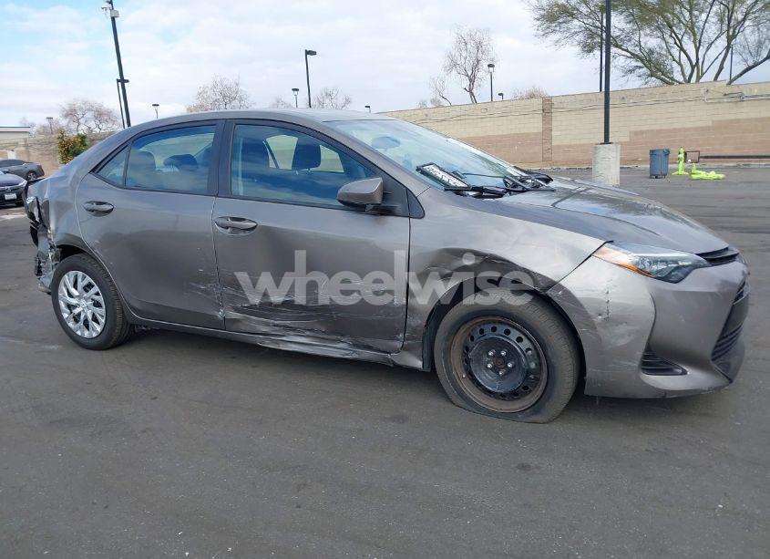 Photo 14 of 2019 Toyota Corolla LE (VIN 5YFBURHE9KP909851)