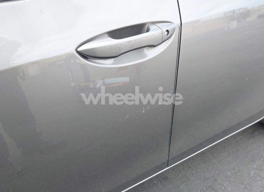 Photo 18 of 2019 Toyota Corolla LE (VIN 5YFBURHE9KP909851)