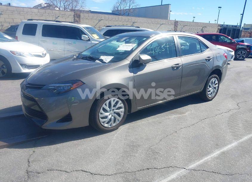 Photo 2 of 2019 Toyota Corolla LE (VIN 5YFBURHE9KP909851)