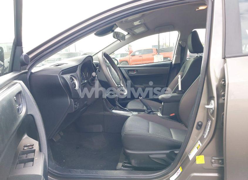 Photo 5 of 2019 Toyota Corolla LE (VIN 5YFBURHE9KP909851)