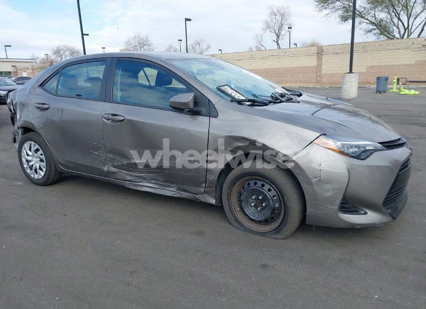 Photo 6 of 2019 Toyota Corolla LE (VIN 5YFBURHE9KP909851)