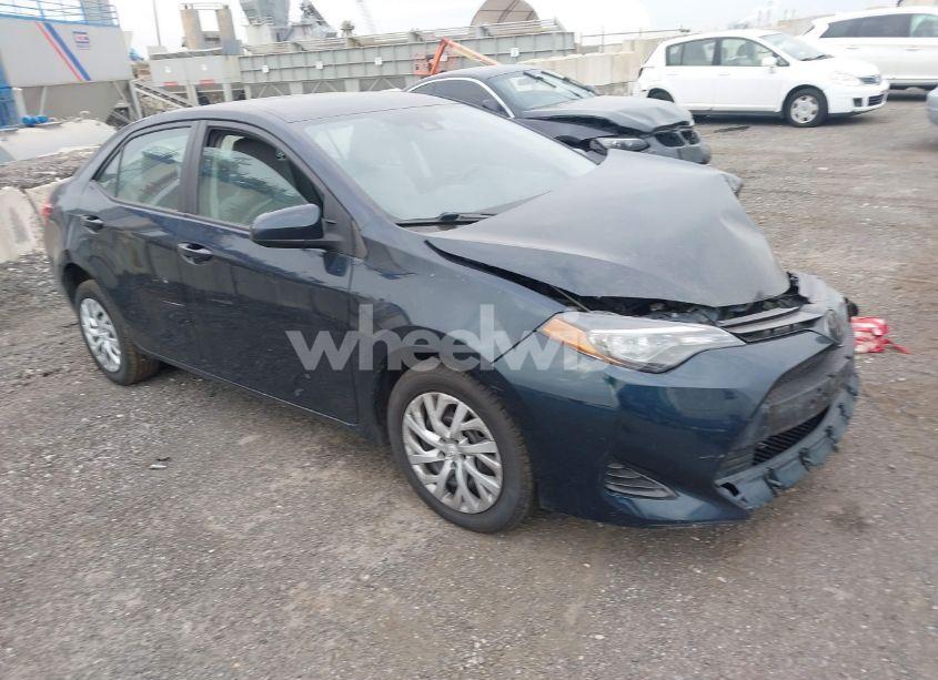 2019 Toyota Corolla LE (VIN 5YFBURHE9KP910269) main photo