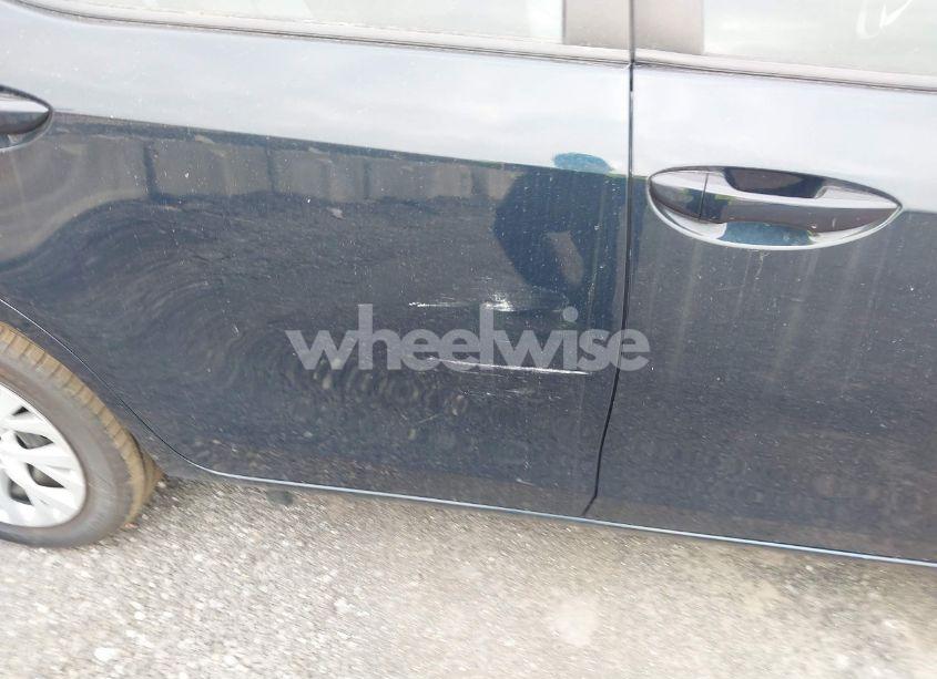 Photo 19 of 2019 Toyota Corolla LE (VIN 5YFBURHE9KP910269)