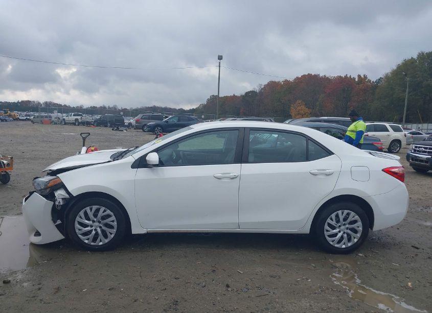 Photo 14 of 2019 Toyota Corolla LE (VIN 5YFBURHE9KP914998)