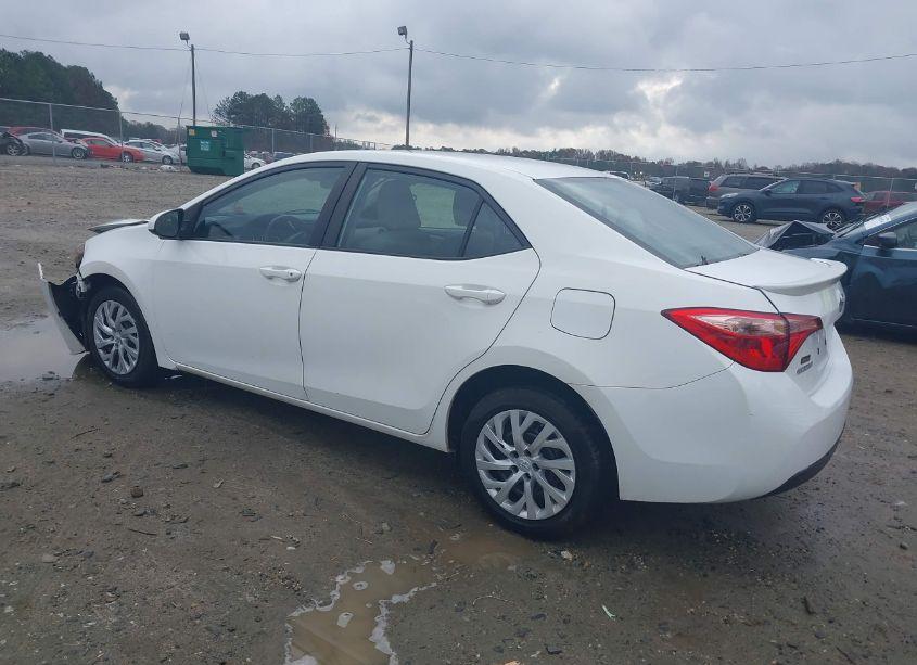 Photo 3 of 2019 Toyota Corolla LE (VIN 5YFBURHE9KP914998)