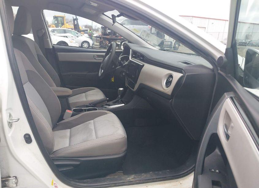 Photo 5 of 2019 Toyota Corolla LE (VIN 5YFBURHE9KP914998)