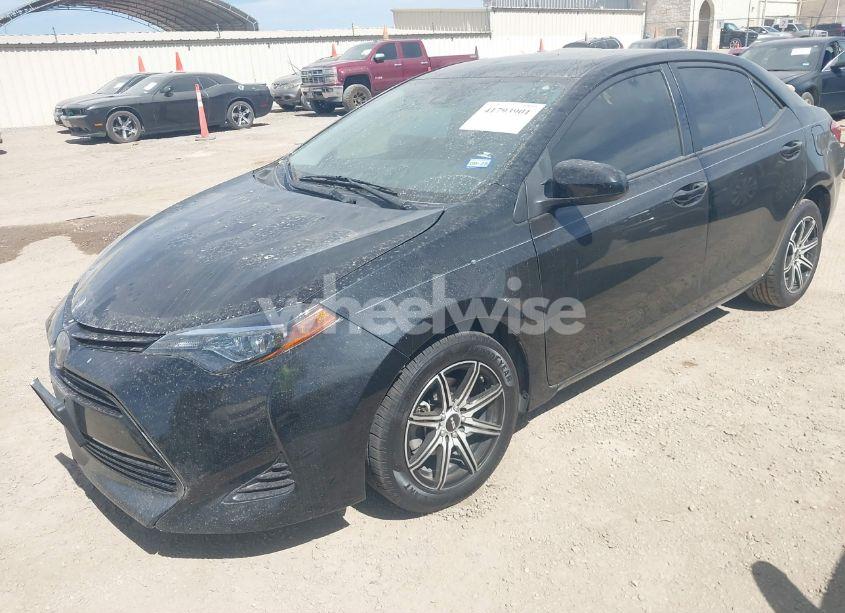 Photo 2 of 2019 Toyota Corolla LE (VIN 5YFBURHE9KP929601)