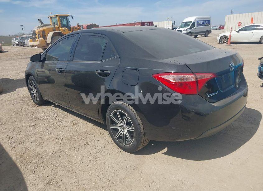 Photo 3 of 2019 Toyota Corolla LE (VIN 5YFBURHE9KP929601)