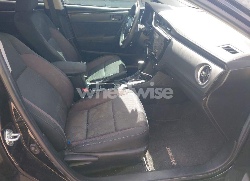 Photo 5 of 2019 Toyota Corolla LE (VIN 5YFBURHE9KP929601)