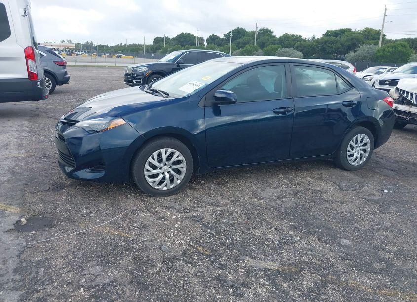 Photo 2 of 2019 Toyota Corolla LE (VIN 5YFBURHE9KP933440)