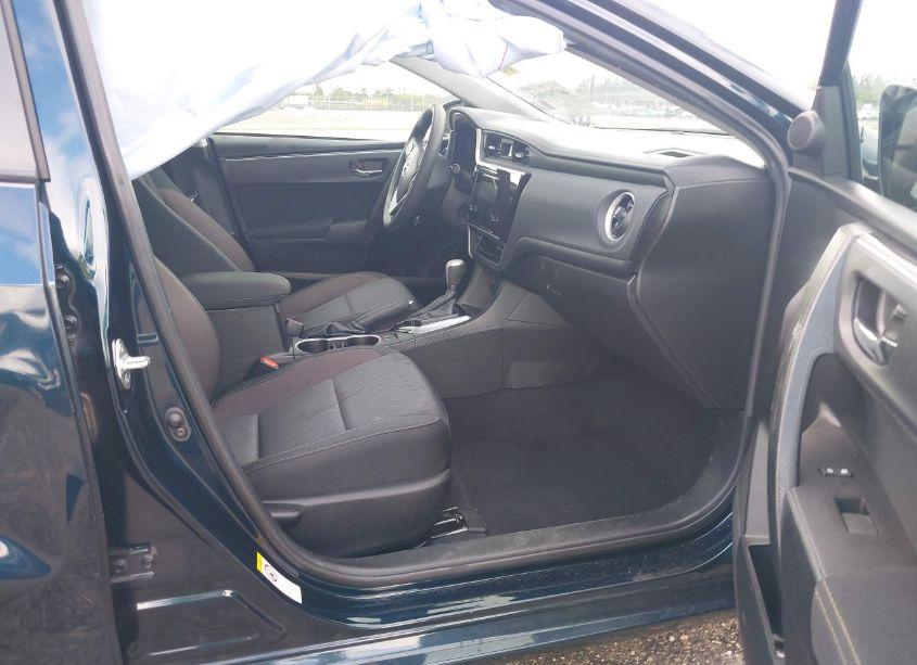 Photo 5 of 2019 Toyota Corolla LE (VIN 5YFBURHE9KP933440)