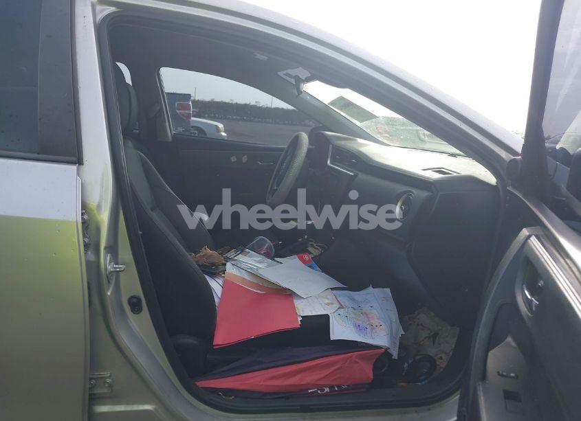 Photo 5 of 2019 Toyota Corolla LE (VIN 5YFBURHE9KP936029)