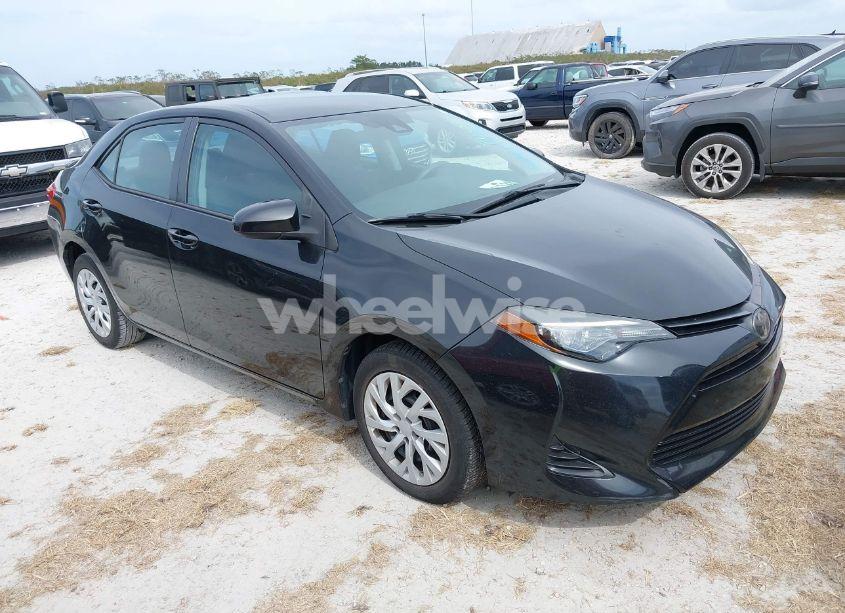2019 Toyota Corolla LE (VIN 5YFBURHE9KP946155) main photo