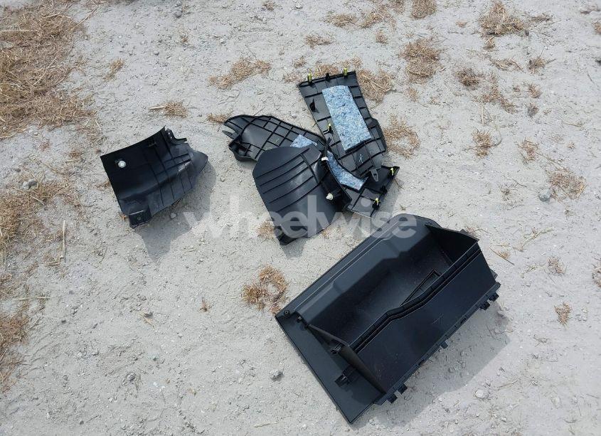 Photo 12 of 2019 Toyota Corolla LE (VIN 5YFBURHE9KP946155)