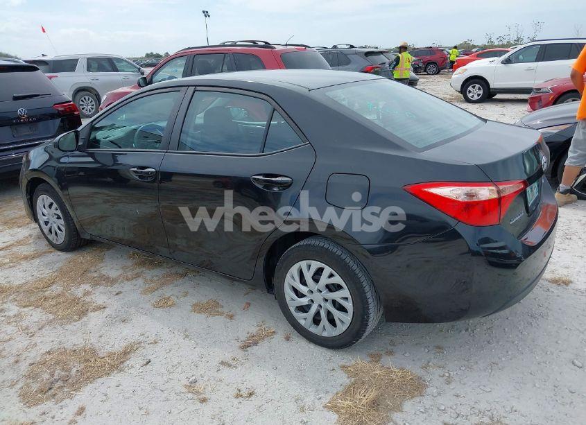 Photo 3 of 2019 Toyota Corolla LE (VIN 5YFBURHE9KP946155)