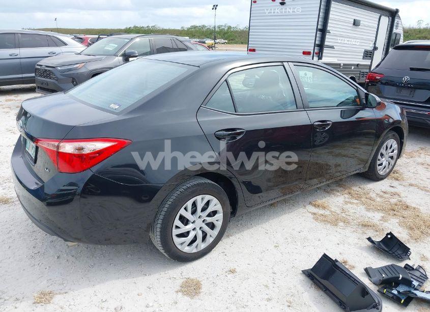 Photo 4 of 2019 Toyota Corolla LE (VIN 5YFBURHE9KP946155)