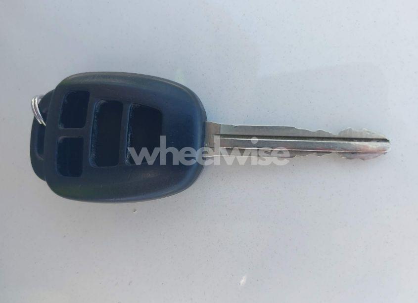 Photo 11 of 2014 Toyota Corolla LE (VIN 5YFBURHEXEP028306)