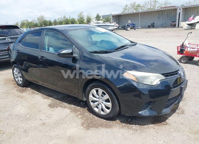 2015 Toyota Corolla LE (VIN 5YFBURHEXFP184931) main photo