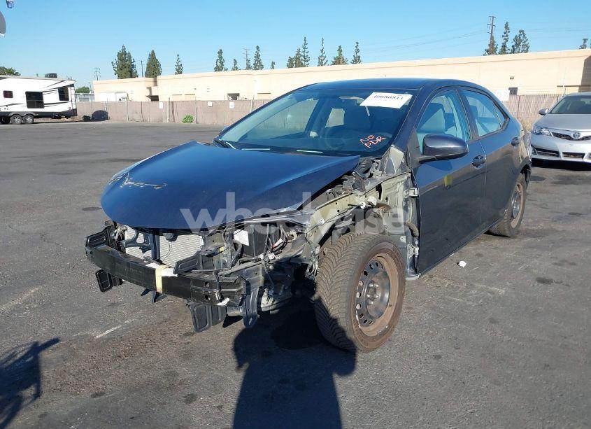 Photo 2 of 2015 Toyota Corolla LE (VIN 5YFBURHEXFP236719)