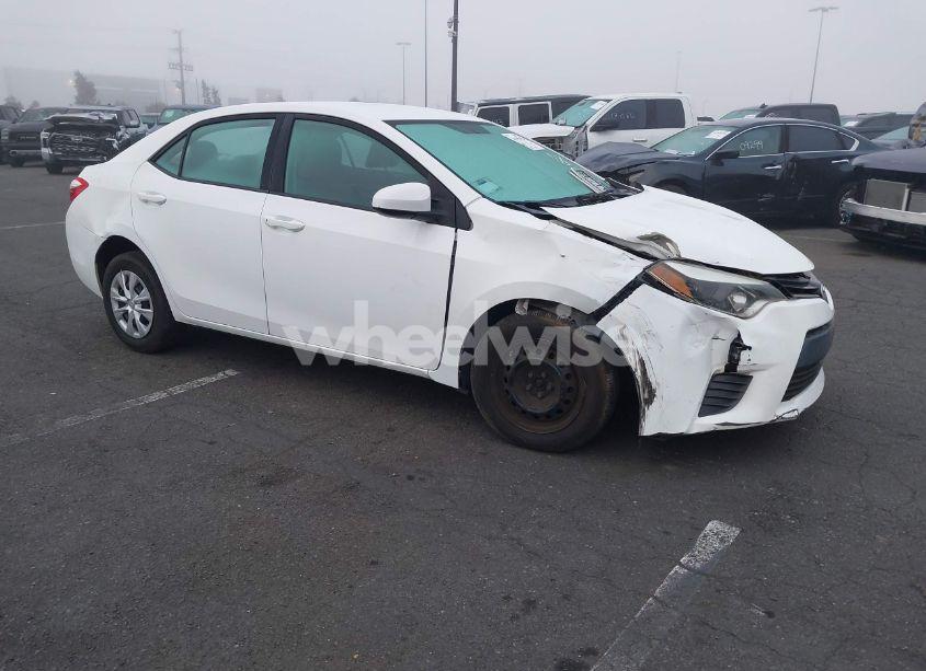 2015 Toyota Corolla L (VIN 5YFBURHEXFP260177) main photo