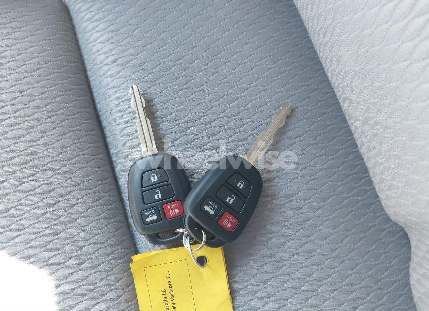 Photo 11 of 2015 Toyota Corolla LE (VIN 5YFBURHEXFP263886)