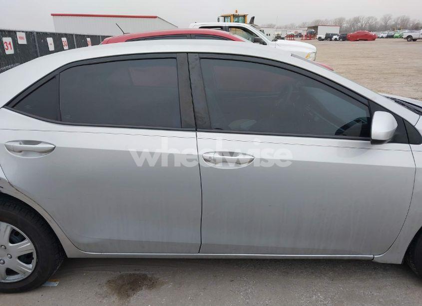 Photo 13 of 2015 Toyota Corolla L (VIN 5YFBURHEXFP268540)