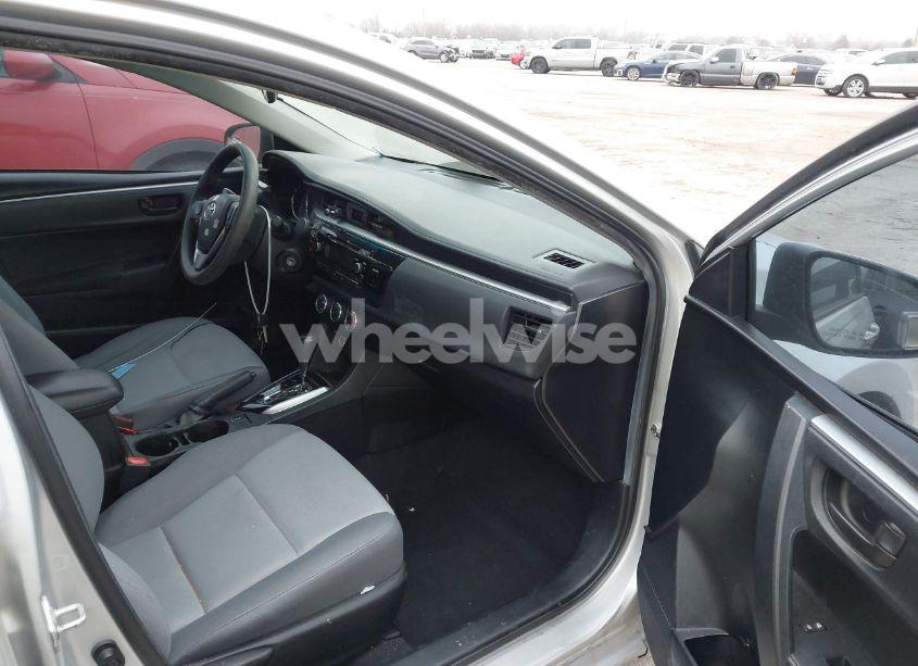 Photo 5 of 2015 Toyota Corolla L (VIN 5YFBURHEXFP268540)