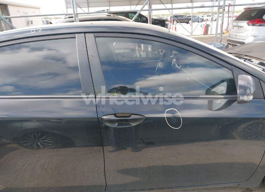 Photo 13 of 2015 Toyota Corolla S PLUS (VIN 5YFBURHEXFP311788)