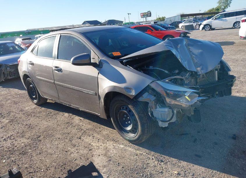 2015 Toyota Corolla LE (VIN 5YFBURHEXFP352356) main photo