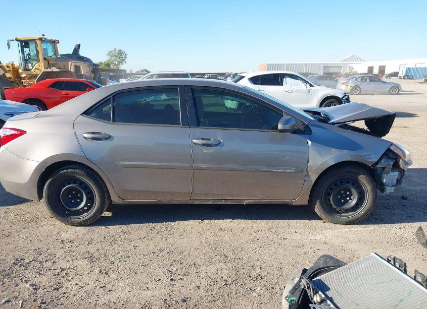 Photo 13 of 2015 Toyota Corolla LE (VIN 5YFBURHEXFP352356)