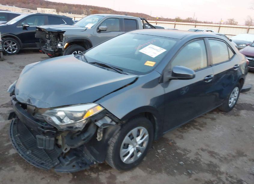 Photo 2 of 2015 Toyota Corolla L (VIN 5YFBURHEXFP364118)
