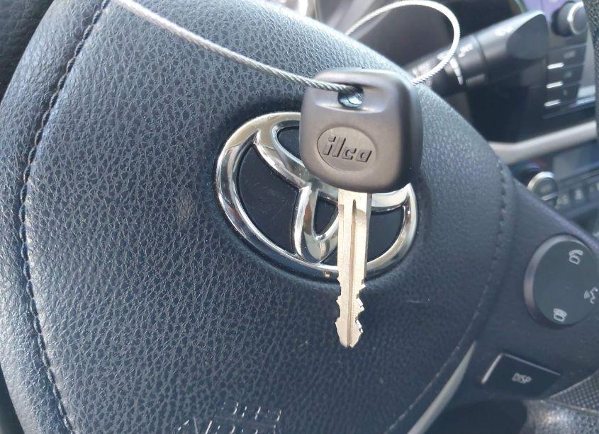 Photo 11 of 2016 Toyota Corolla LE (VIN 5YFBURHEXGP371295)