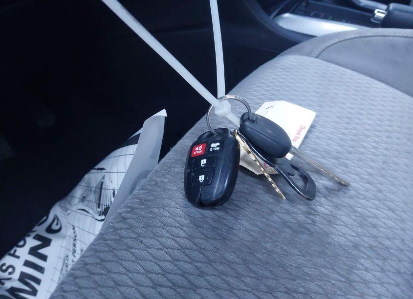 Photo 11 of 2016 Toyota Corolla LE (VIN 5YFBURHEXGP400326)