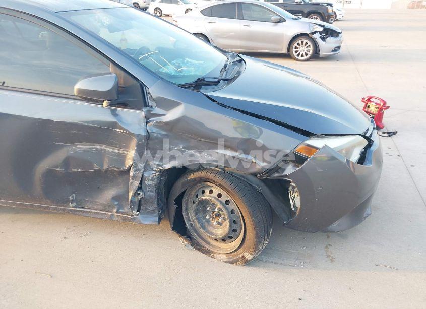 Photo 6 of 2016 Toyota Corolla LE (VIN 5YFBURHEXGP467945)