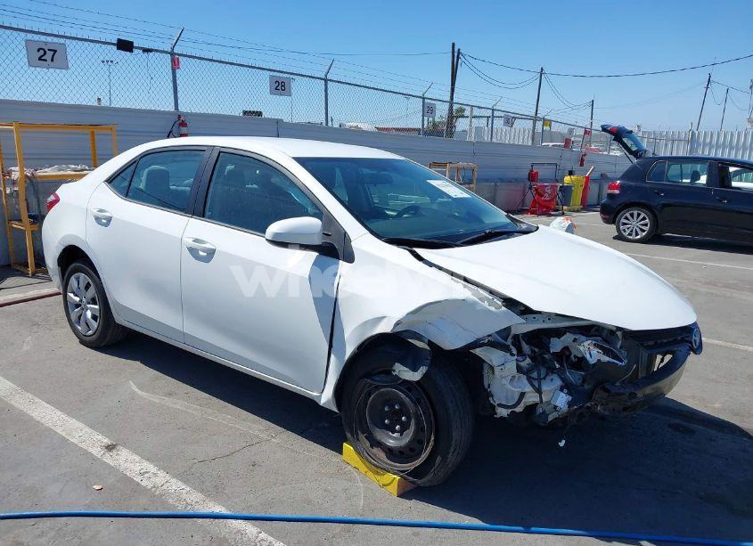 2016 Toyota Corolla LE (VIN 5YFBURHEXGP565549) main photo