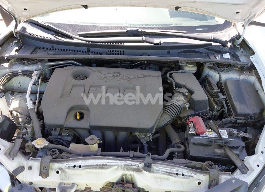 Photo 10 of 2016 Toyota Corolla LE (VIN 5YFBURHEXGP565549)