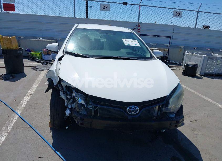 Photo 13 of 2016 Toyota Corolla LE (VIN 5YFBURHEXGP565549)