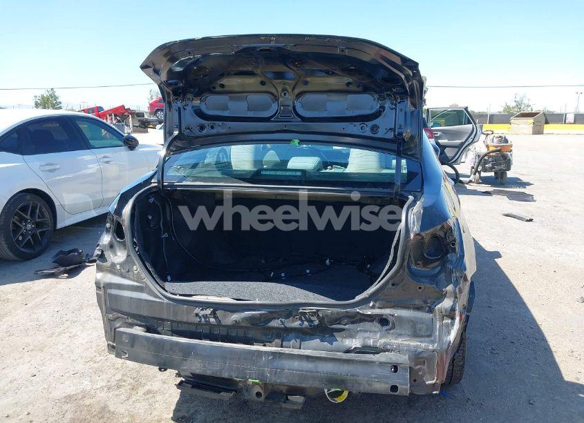 Photo 6 of 2017 Toyota Corolla LE (VIN 5YFBURHEXHP569926)