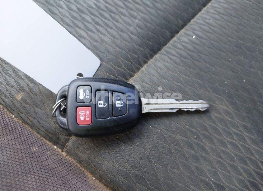 Photo 6 of 2017 Toyota Corolla LE (VIN 5YFBURHEXHP574107)