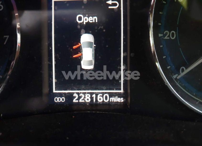 Photo 15 of 2017 Toyota Corolla SE (VIN 5YFBURHEXHP618056)