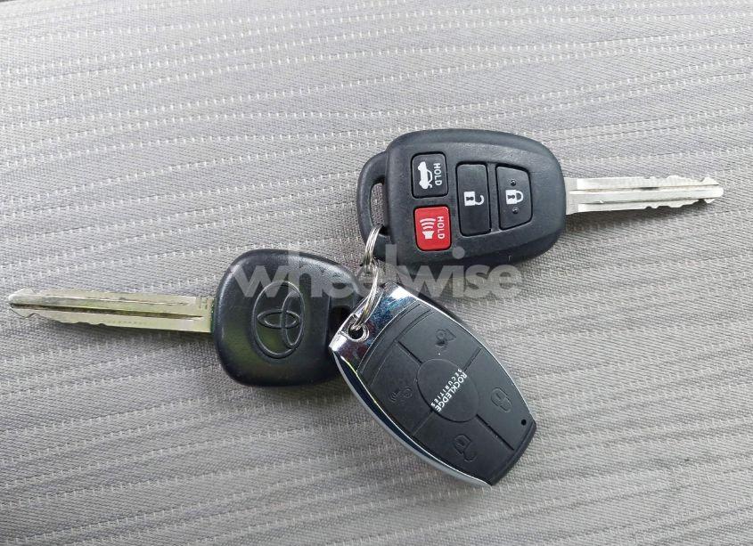 Photo 11 of 2017 Toyota Corolla (VIN 5YFBURHEXHP622267)